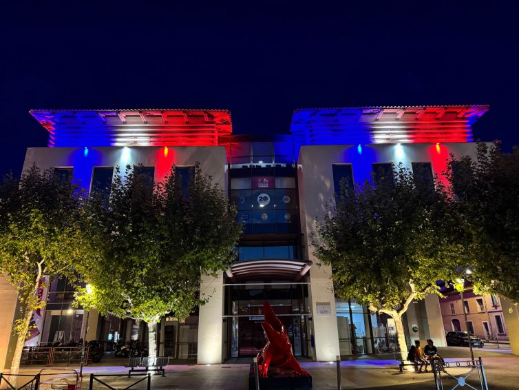 Saint-Raphaël's media library by night