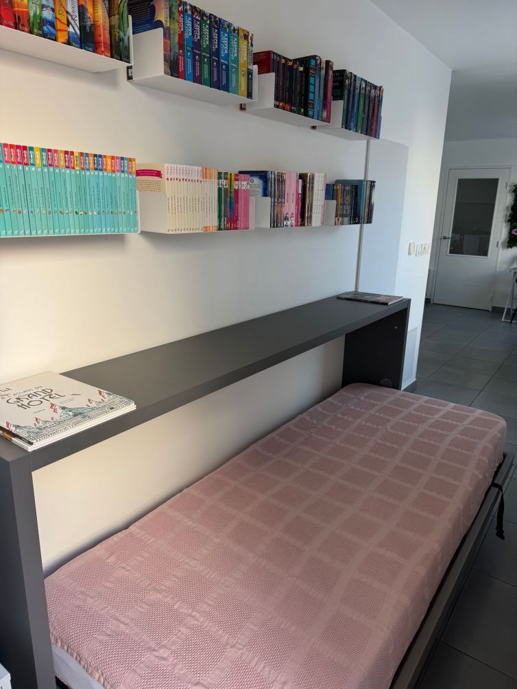 Dual-sided mattress with different firmness levels on each side + memory foam pillow available