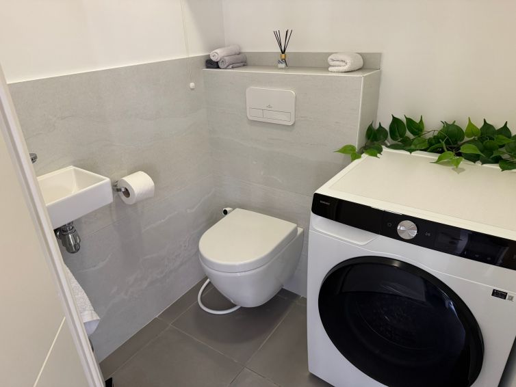 Toilet room equipped with a washer-dryer machine