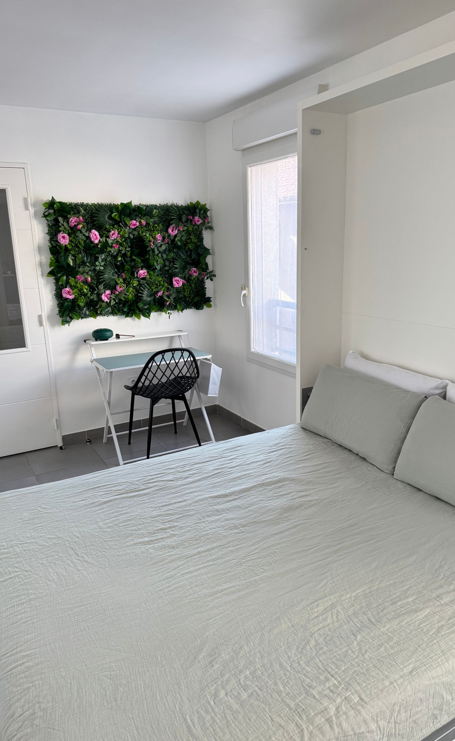 cabef93b-f748-493b-a4b9-53e2261e0504