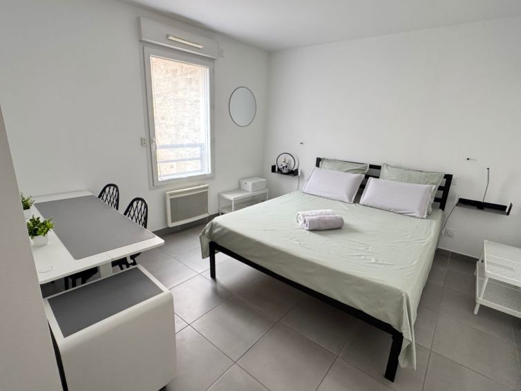 Bedroom with queen-size bed