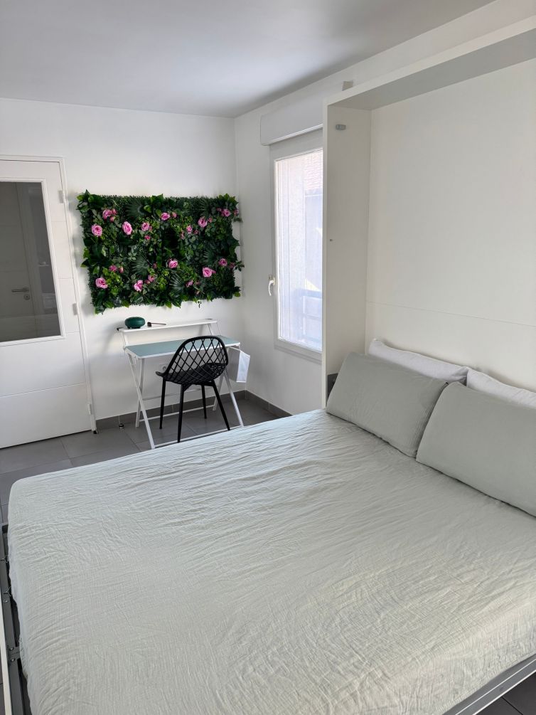 Super comfortable mattress - ergonomic memory foam pillows, and other options for every sleeping preference