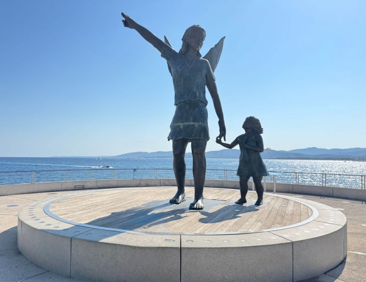 The Archangel Raphaël statue at Jardin Bonaparte